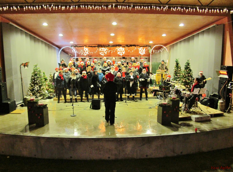 7 December 2012  Koor Ap-Art begint met een bekend nummer.