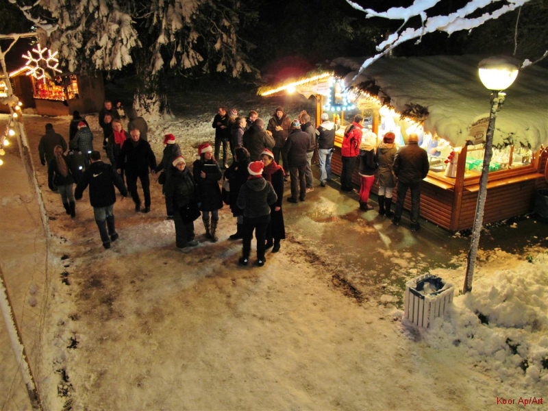 7 December 2012  Koor Ap-Art met de rode mutsen!