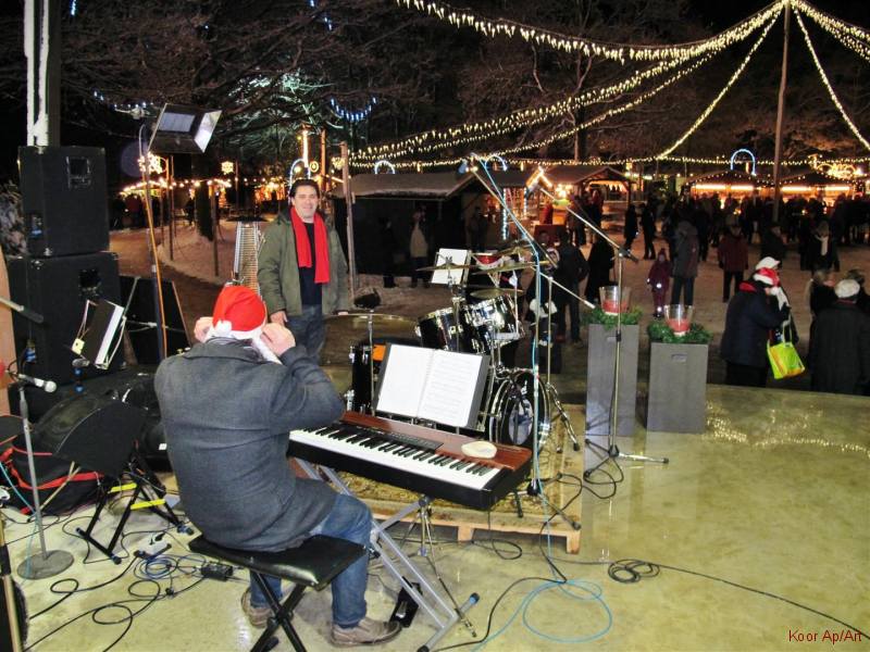 7 December 2012  De Muziek begeleiding voor koor Ap-Art.