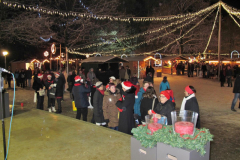 7 December 2012 Koor Ap-Art uit Millingen komt aan op de Weinachtsmarkt